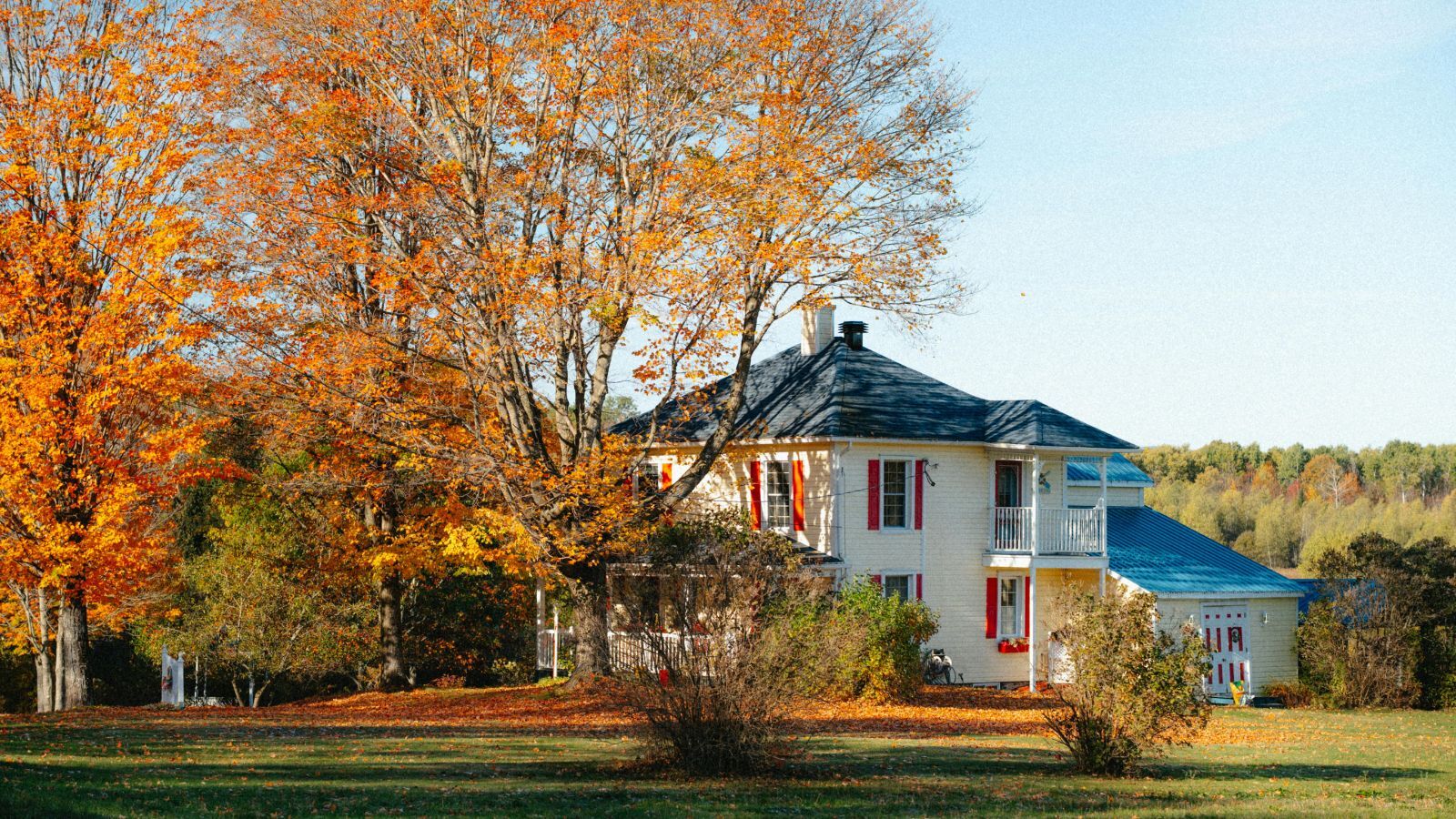 10 Ways to Prepare Your Home for Fall