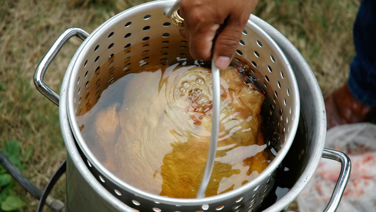 5 Tips for Deep Frying a Turkey This Thanksgiving